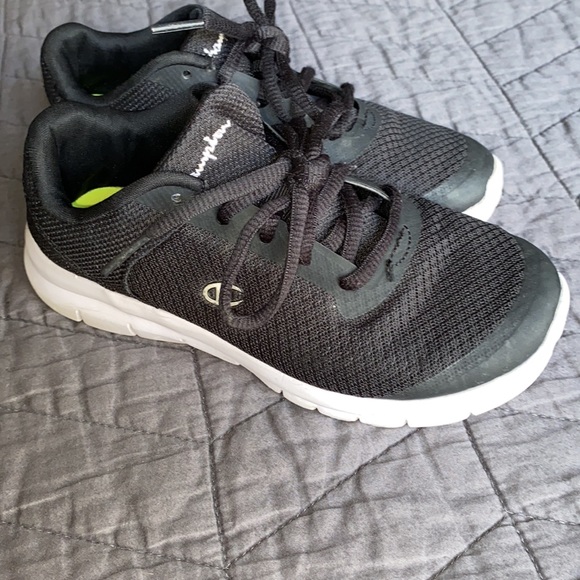 Champion- EUC kids black sneakers - Picture 3 of 5